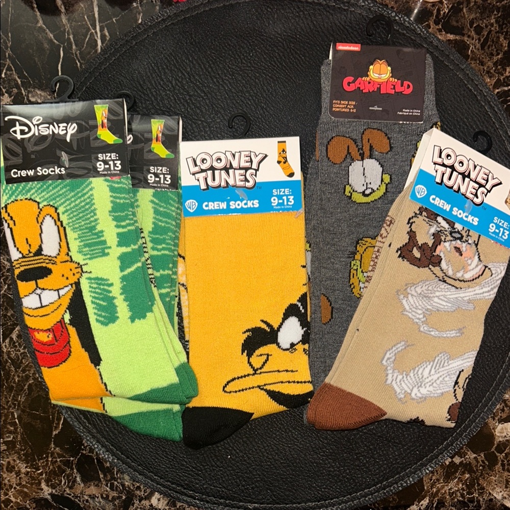 Lot of 5 Disney,Warner Bros. Looney Tunes Crew Socks - Green, Yellow, Gray, Tan